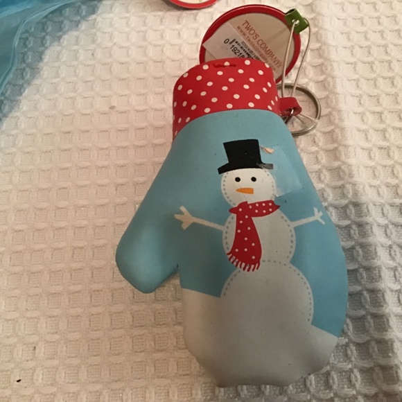 NWT Two’s Company All decked out on the go tote with key chain and toggle - Picture 6 of 8